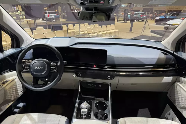 Chi tiết Kia Carnival 2025 hybrid - Hình 5 Chi tiet Kia Carnival 2025 hybrid-Hinh-5