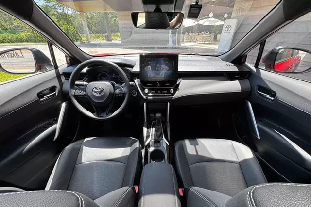 Đại lý bán 'bia kèm lạc' đối với Toyota Corolla Cross 2024 - Hình 4 Dai ly ban 'bia kem lac' doi voi Toyota Corolla Cross 2024-Hinh-4