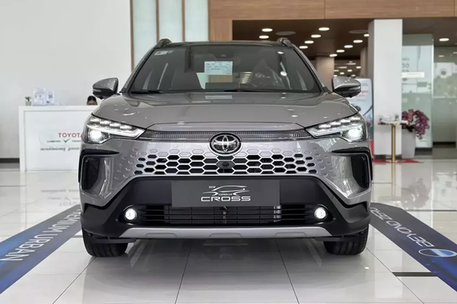 Đại lý bán 'bia kèm lạc' đối với Toyota Corolla Cross 2024 - Hình 2 Dai ly ban 'bia kem lac' doi voi Toyota Corolla Cross 2024-Hinh-2