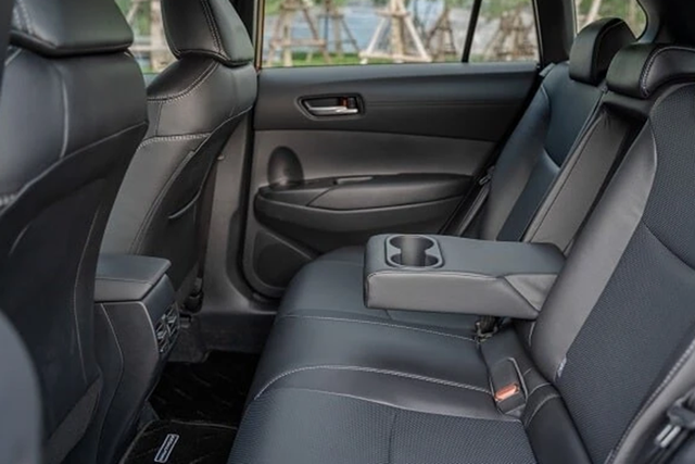 Đại lý bán 'bia kèm lạc' đối với Toyota Corolla Cross 2024 - Hình 8 Dai ly ban 'bia kem lac' doi voi Toyota Corolla Cross 2024-Hinh-8