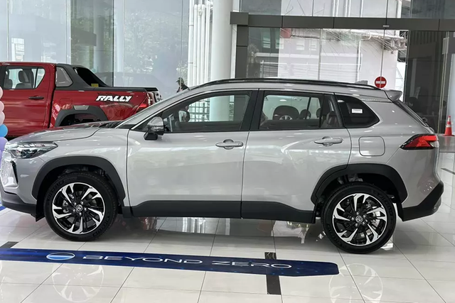Đại lý bán 'bia kèm lạc' đối với Toyota Corolla Cross 2024 - Hình 3 Dai ly ban 'bia kem lac' doi voi Toyota Corolla Cross 2024-Hinh-3