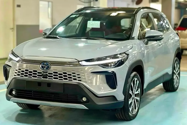 Đại lý bán 'bia kèm lạc' đối với Toyota Corolla Cross 2024 Dai ly ban 'bia kem lac' doi voi Toyota Corolla Cross 2024