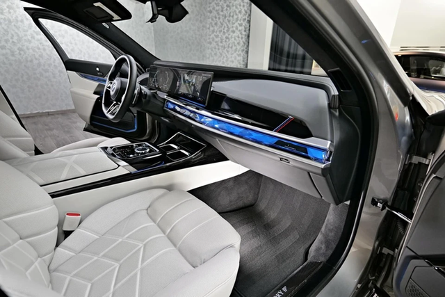 Cận cảnh BMW 7 Series siêu hầm hố - Hình 11 Can canh BMW 7 Series sieu ham ho-Hinh-11