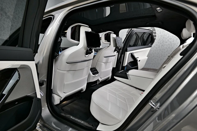 Cận cảnh BMW 7 Series siêu hầm hố - Hình 8 Can canh BMW 7 Series sieu ham ho-Hinh-8