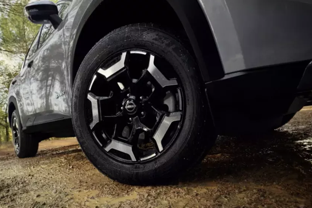 Hãng Nissan tung ra phiên bản N-Trek mới với thiết kế rắn rỏi - Hình 5 Hang Nissan tung ra phien ban N-Trek moi voi thiet ke ran roi-Hinh-5