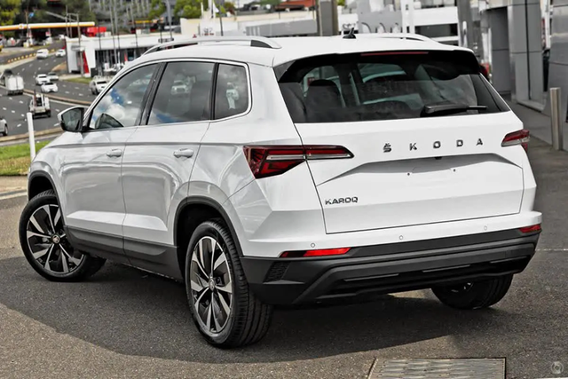 Người mua xe Skoda Karoq và Kodiaq được giảm hơn 100 triệu đồng - Hình 9 Nguoi mua xe Skoda Karoq va Kodiaq duoc giam hon 100 trieu dong-Hinh-9