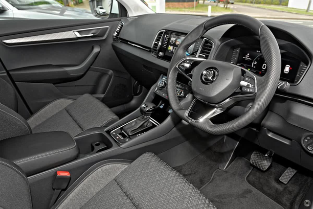 Người mua xe Skoda Karoq và Kodiaq được giảm hơn 100 triệu đồng - Hình 5 Nguoi mua xe Skoda Karoq va Kodiaq duoc giam hon 100 trieu dong-Hinh-5
