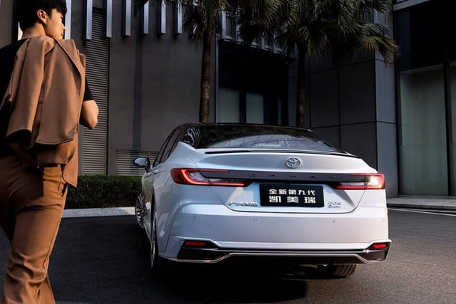 Chi tiết Toyota Camry 2024 giá chỉ từ 596 triệu đồng - Hình 9 Chi tiet Toyota Camry 2024 gia chi tu 596 trieu dong-Hinh-9