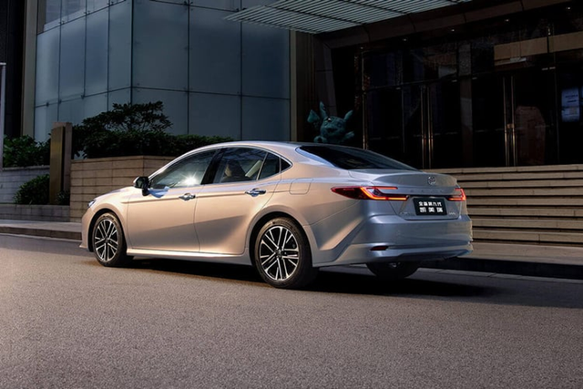 Chi tiết Toyota Camry 2024 giá chỉ từ 596 triệu đồng - Hình 7 Chi tiet Toyota Camry 2024 gia chi tu 596 trieu dong-Hinh-7