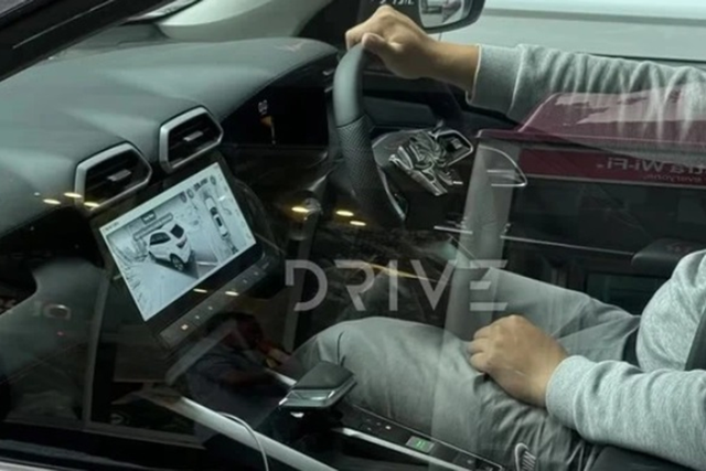 Mẫu crossover MG ZS 2025 thế hệ mới bất ngờ bị rò rỉ hình ảnh - Hình 4 Mau crossover MG ZS 2025 the he moi bat ngo bi ro ri hinh anh-Hinh-4