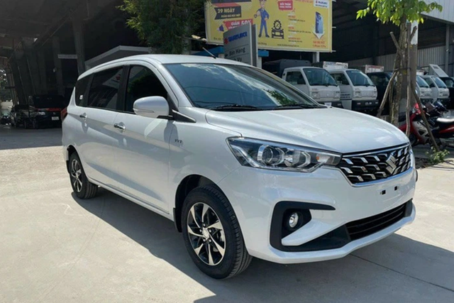 Suzuki Ertiga Hybrid đang được hãng ưu đãi lệ phí trước bạ, lãi suất - Hình 6 Suzuki Ertiga Hybrid dang duoc hang uu dai le phi truoc ba, lai suat-Hinh-6