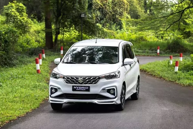 Suzuki Ertiga Hybrid đang được hãng ưu đãi lệ phí trước bạ, lãi suất Suzuki Ertiga Hybrid dang duoc hang uu dai le phi truoc ba, lai suat