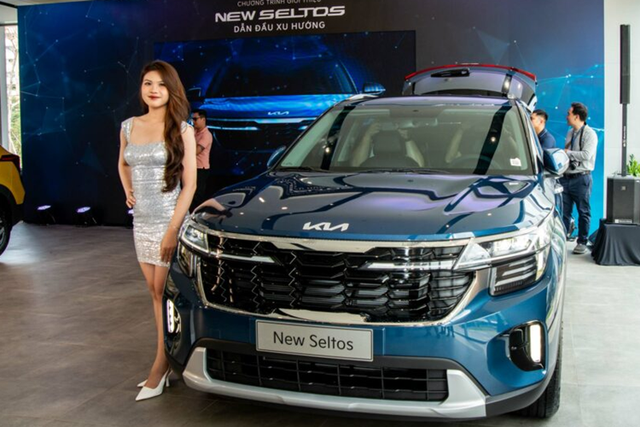 Kia Seltos 2024 giá khởi điểm từ 599 triệu đồng - Hình 4 Kia Seltos 2024 gia khoi diem tu 599 trieu dong-Hinh-4