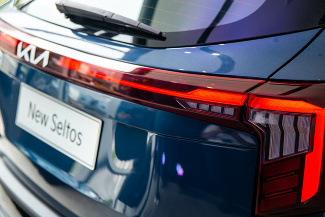 Kia Seltos 2024 giá khởi điểm từ 599 triệu đồng - Hình 7 Kia Seltos 2024 gia khoi diem tu 599 trieu dong-Hinh-7