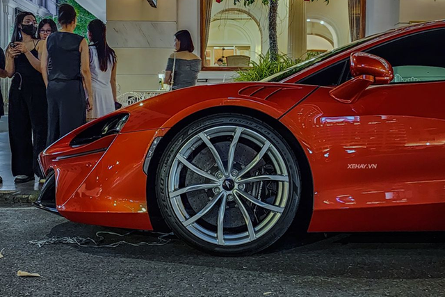 Siêu xe McLaren Artura trên phố Sài Gòn - Hình 5 Sieu xe McLaren Artura tren pho Sai Gon-Hinh-5