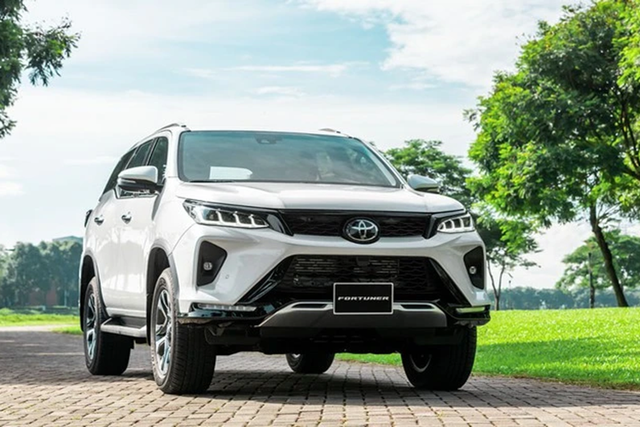 Mẫu xe DSUV Toyota Fortuner MHEV 2024 sẽ có tổng cộng 4 phiên bản - Hình 7 Mau xe DSUV Toyota Fortuner MHEV 2024 se co tong cong 4 phien ban-Hinh-7