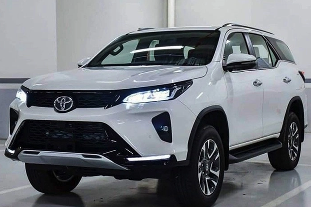 Mẫu xe DSUV Toyota Fortuner MHEV 2024 sẽ có tổng cộng 4 phiên bản - Hình 8 Mau xe DSUV Toyota Fortuner MHEV 2024 se co tong cong 4 phien ban-Hinh-8