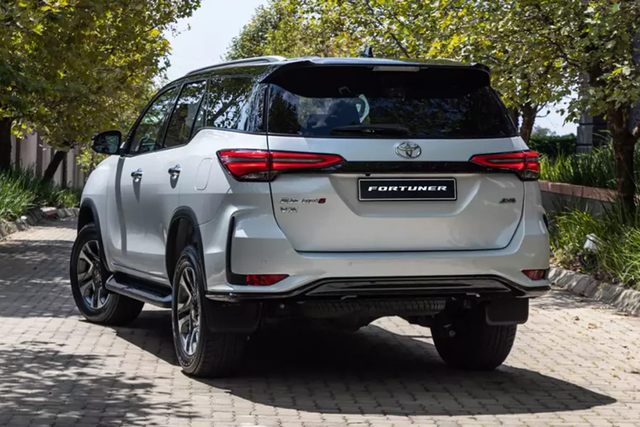 Mẫu xe DSUV Toyota Fortuner MHEV 2024 sẽ có tổng cộng 4 phiên bản - Hình 11 Mau xe DSUV Toyota Fortuner MHEV 2024 se co tong cong 4 phien ban-Hinh-11
