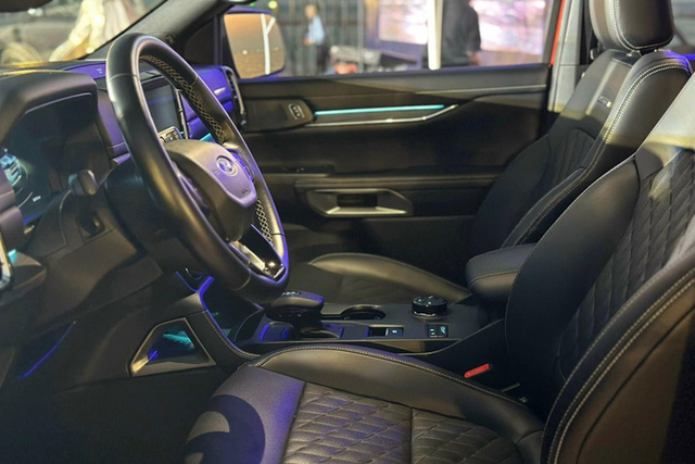 Ford Everest Platinum 1,509 tỷ đồng có gì hay? - Hình 4 Ford Everest Platinum 1,509 ty dong co gi hay?-Hinh-4