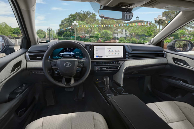Cận cảnh Toyota Camry 2024 đang chạy thử tại Thái Lan - Hình 4 Can canh Toyota Camry 2024 dang chay thu tai Thai Lan-Hinh-4