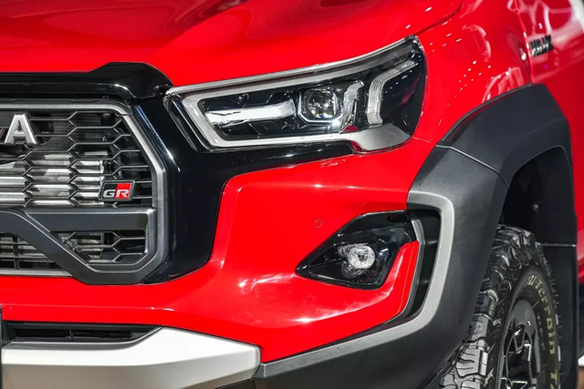 Bên trong chiếc xe bán tải Toyota Hilux GR Sport - Hình 8 Ben trong chiec xe ban tai Toyota Hilux GR Sport-Hinh-8