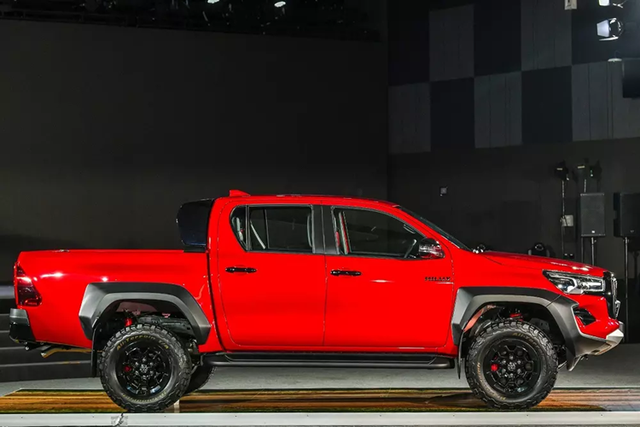 Bên trong chiếc xe bán tải Toyota Hilux GR Sport - Hình 3 Ben trong chiec xe ban tai Toyota Hilux GR Sport-Hinh-3