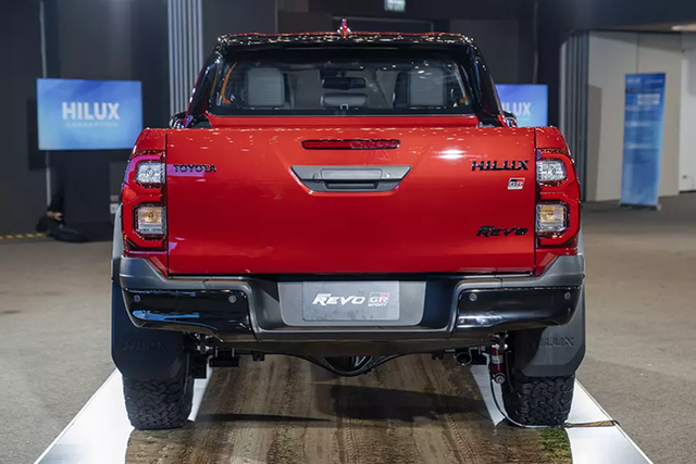 Bên trong chiếc xe bán tải Toyota Hilux GR Sport - Hình 19 Ben trong chiec xe ban tai Toyota Hilux GR Sport-Hinh-19