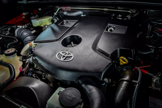 Bên trong chiếc xe bán tải Toyota Hilux GR Sport - Hình 15 Ben trong chiec xe ban tai Toyota Hilux GR Sport-Hinh-15