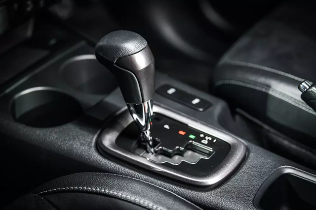 Bên trong chiếc xe bán tải Toyota Hilux GR Sport - Hình 16 Ben trong chiec xe ban tai Toyota Hilux GR Sport-Hinh-16