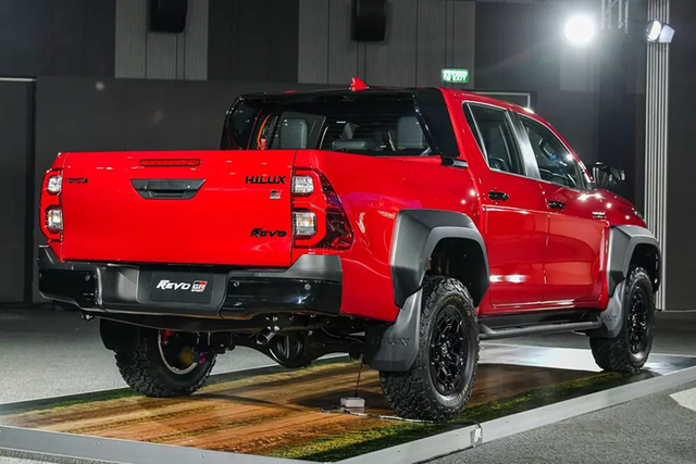 Bên trong chiếc xe bán tải Toyota Hilux GR Sport - Hình 20 Ben trong chiec xe ban tai Toyota Hilux GR Sport-Hinh-20