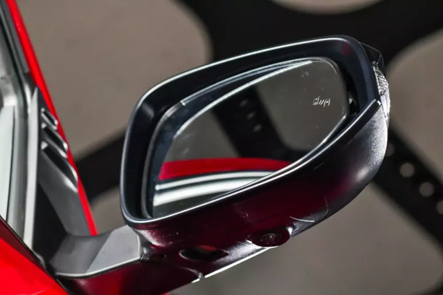 Bên trong chiếc xe bán tải Toyota Hilux GR Sport - Hình 9 Ben trong chiec xe ban tai Toyota Hilux GR Sport-Hinh-9