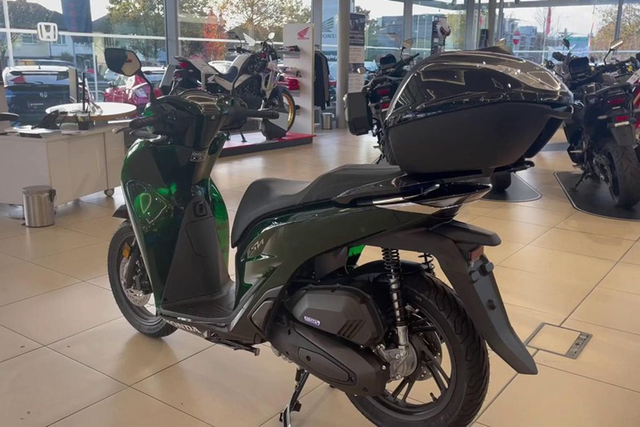 Xe tay ga Honda SH Vetro 2024 có gì mà giá tới 190 triệu? - Hình 7 Xe tay ga Honda SH Vetro 2024 co gi ma gia toi 190 trieu?-Hinh-7