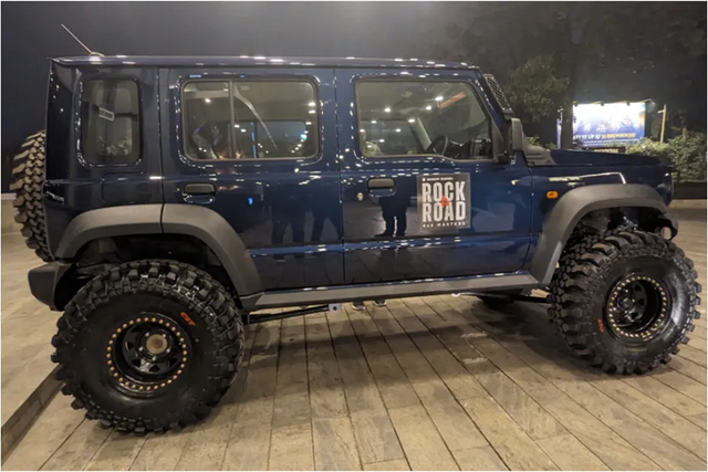 Suzuki Jimny 5 độ off-road siêu hầm hố - Hình 6 Suzuki Jimny 5 do off-road sieu ham ho-Hinh-6