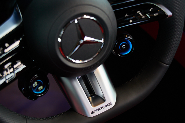 Xem Mercedes-AMG SL 43 hạng sang giá 6,9 tỷ đồng - Hình 16 Xem Mercedes-AMG SL 43 hang sang gia 6,9 ty dong-Hinh-16