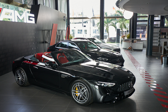 Xem Mercedes-AMG SL 43 hạng sang giá 6,9 tỷ đồng Xem Mercedes-AMG SL 43 hang sang gia 6,9 ty dong