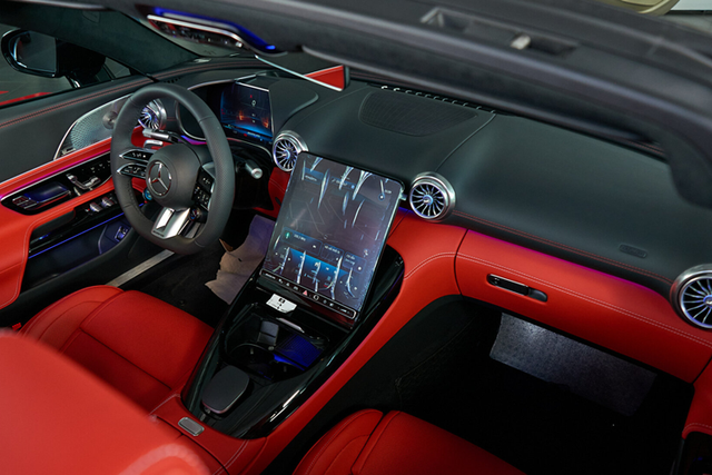 Xem Mercedes-AMG SL 43 hạng sang giá 6,9 tỷ đồng - Hình 8 Xem Mercedes-AMG SL 43 hang sang gia 6,9 ty dong-Hinh-8