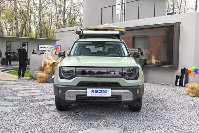 SUV cỡ nhỏ off-road Beijing BJ30 2024 giá siêu rẻ - Hình 2 SUV co nho off-road Beijing BJ30 2024 gia sieu re-Hinh-2