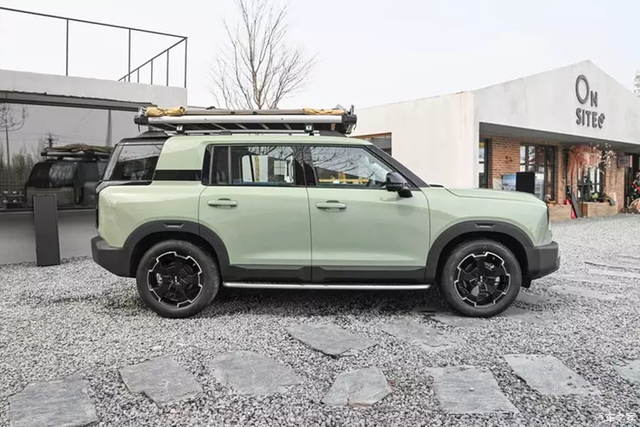 SUV cỡ nhỏ off-road Beijing BJ30 2024 giá siêu rẻ - Hình 9 SUV co nho off-road Beijing BJ30 2024 gia sieu re-Hinh-9