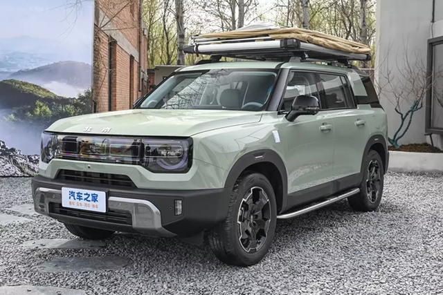 SUV cỡ nhỏ off-road Beijing BJ30 2024 giá siêu rẻ SUV co nho off-road Beijing BJ30 2024 gia sieu re