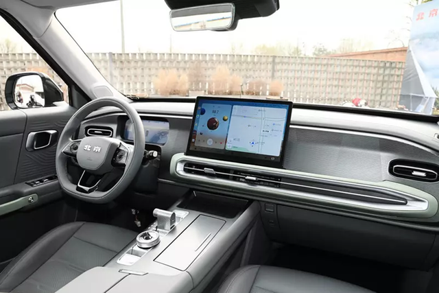 SUV cỡ nhỏ off-road Beijing BJ30 2024 giá siêu rẻ - Hình 3 SUV co nho off-road Beijing BJ30 2024 gia sieu re-Hinh-3