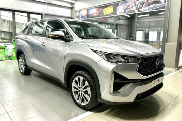 MPV Toyota Innova Cross 2023 được rao bán hơn 1 tỷ đồng MPV Toyota Innova Cross 2023 duoc rao ban hon 1 ty dong