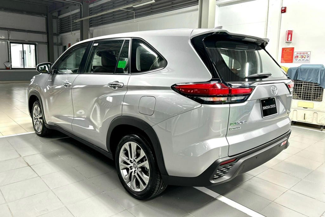 MPV Toyota Innova Cross 2023 duoc rao ban hon 1 ty dong-Hinh-9