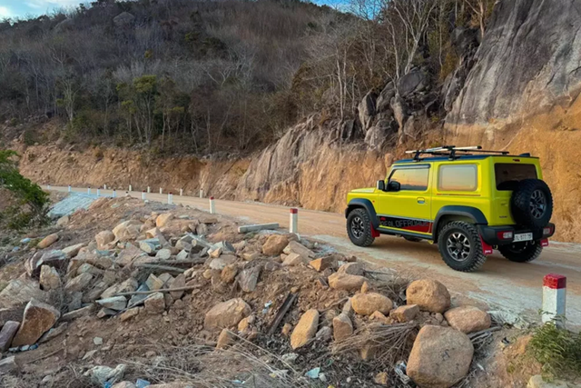 Đại gia Bình Dương chi tiền mua Suzuki Jimny giá rẻ để trải nghiệm - Hình 5 Dai gia Binh Duong chi tien mua Suzuki Jimny gia re de trai nghiem-Hinh-5