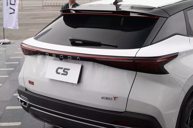 Omoda 5 - SUV cỡ B ngoại thất đẹp, còn nội thất thế nào? - Hình 7 Omoda 5 - SUV co B ngoai that dep, con noi that the nao?-Hinh-7