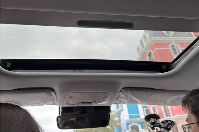 Omoda 5 - SUV cỡ B ngoại thất đẹp, còn nội thất thế nào? - Hình 10 Omoda 5 - SUV co B ngoai that dep, con noi that the nao?-Hinh-10