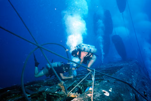 'Soi' chiec tau ngam tung troi len giua song Sai Gon-Hinh-12