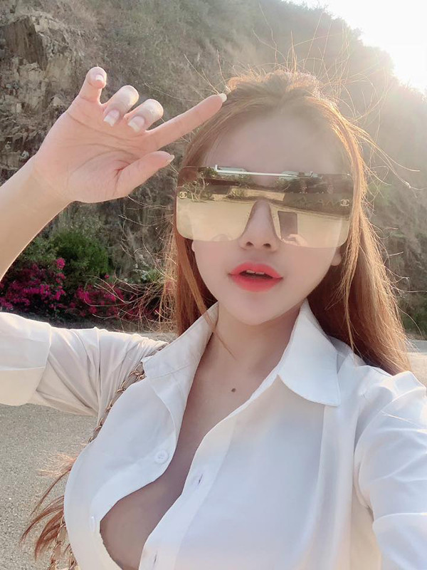 Thảm hoạ thời trang khi diện sơ mi lộ nguyên vòng 1 - Hình 9 Tham hoa thoi trang khi dien so mi lo nguyen vong 1-Hinh-9