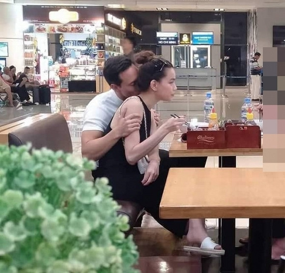 Hồ Ngọc Hà - Kim Lý hôn nhau trên máy bay có gây phản cảm? - Hình 3 Ho Ngoc Ha - Kim Ly hon nhau tren may bay co gay phan cam?-Hinh-3
