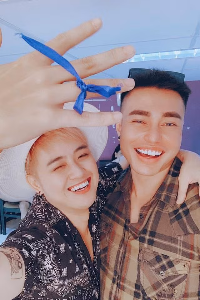 Man khoe nhan cau hon cua Dong Nhi - Ong Cao Thang bi troll khong thuong tiec-Hinh-4