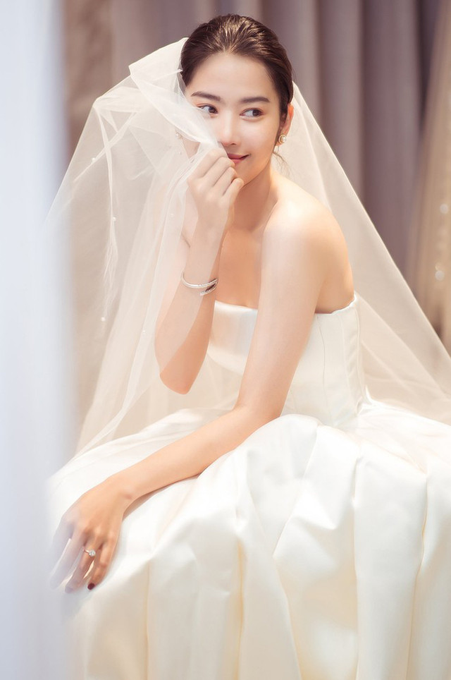 Gu thoi trang that thuong cua Nam Em sau lum xum tinh cam-Hinh-14